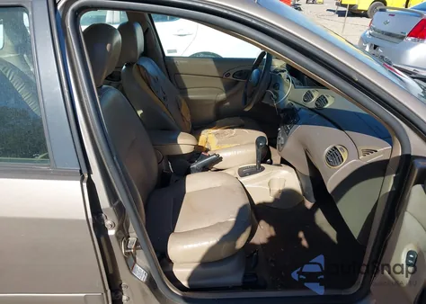 2003 Ford Focus Zts z USA, uszkodzony, nr VIN 1FAHP38353W308416